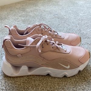 Nikes sneakers size 8.5.